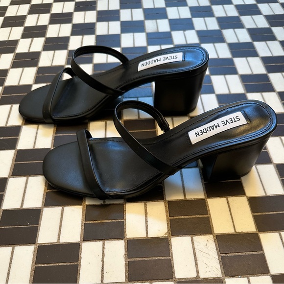 Steve Madden LIKE NEW!! Issy Black Block Heel Mule Sandal, 6.5 - Picture 3 of 5